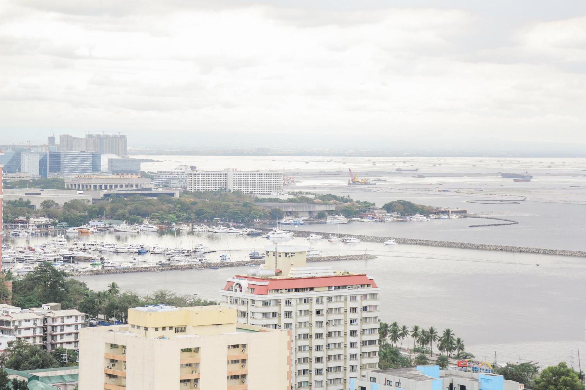 Pacific Bay Grand Suites Manila Exteriör bild