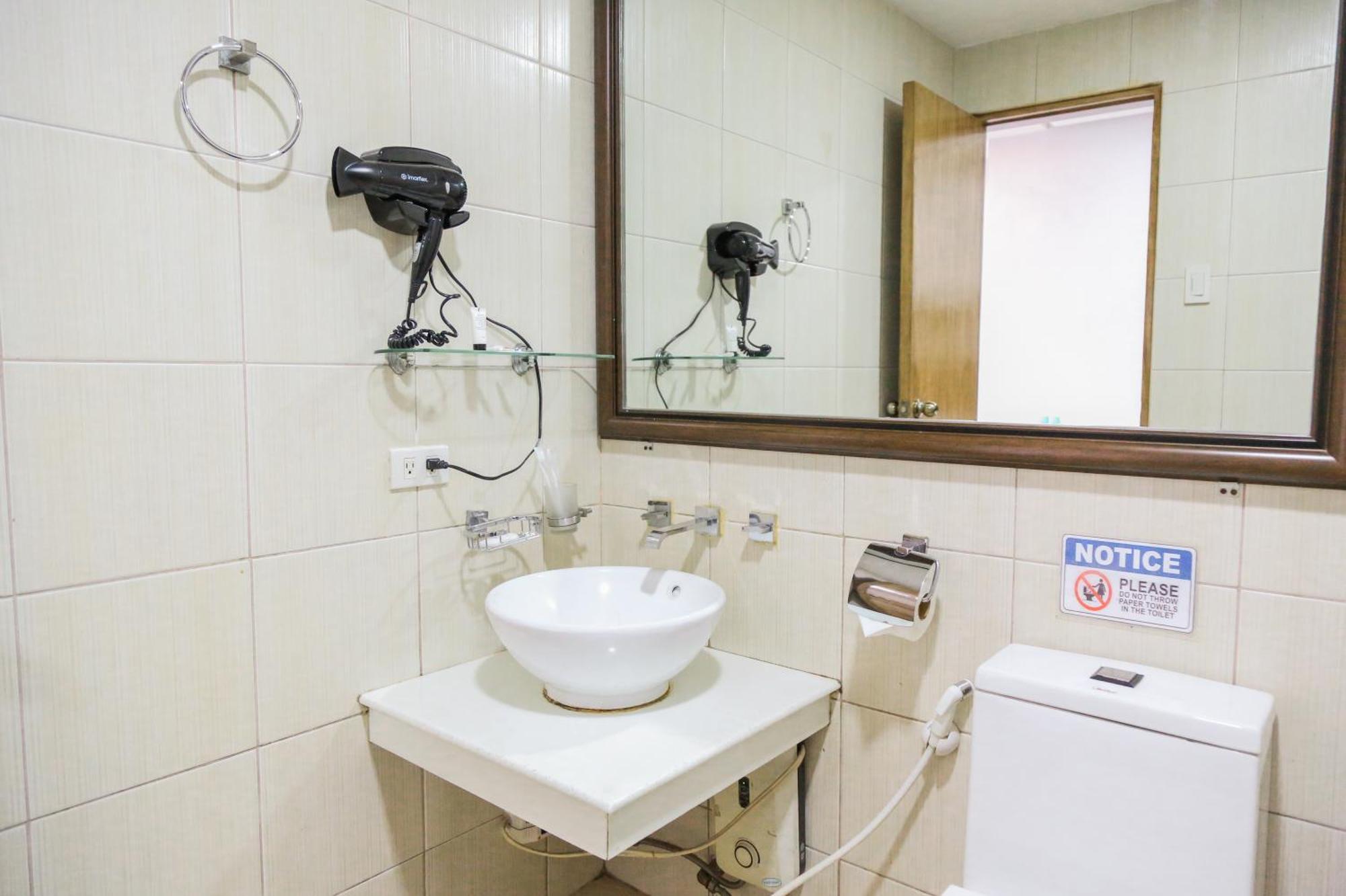 Pacific Bay Grand Suites Manila Exteriör bild