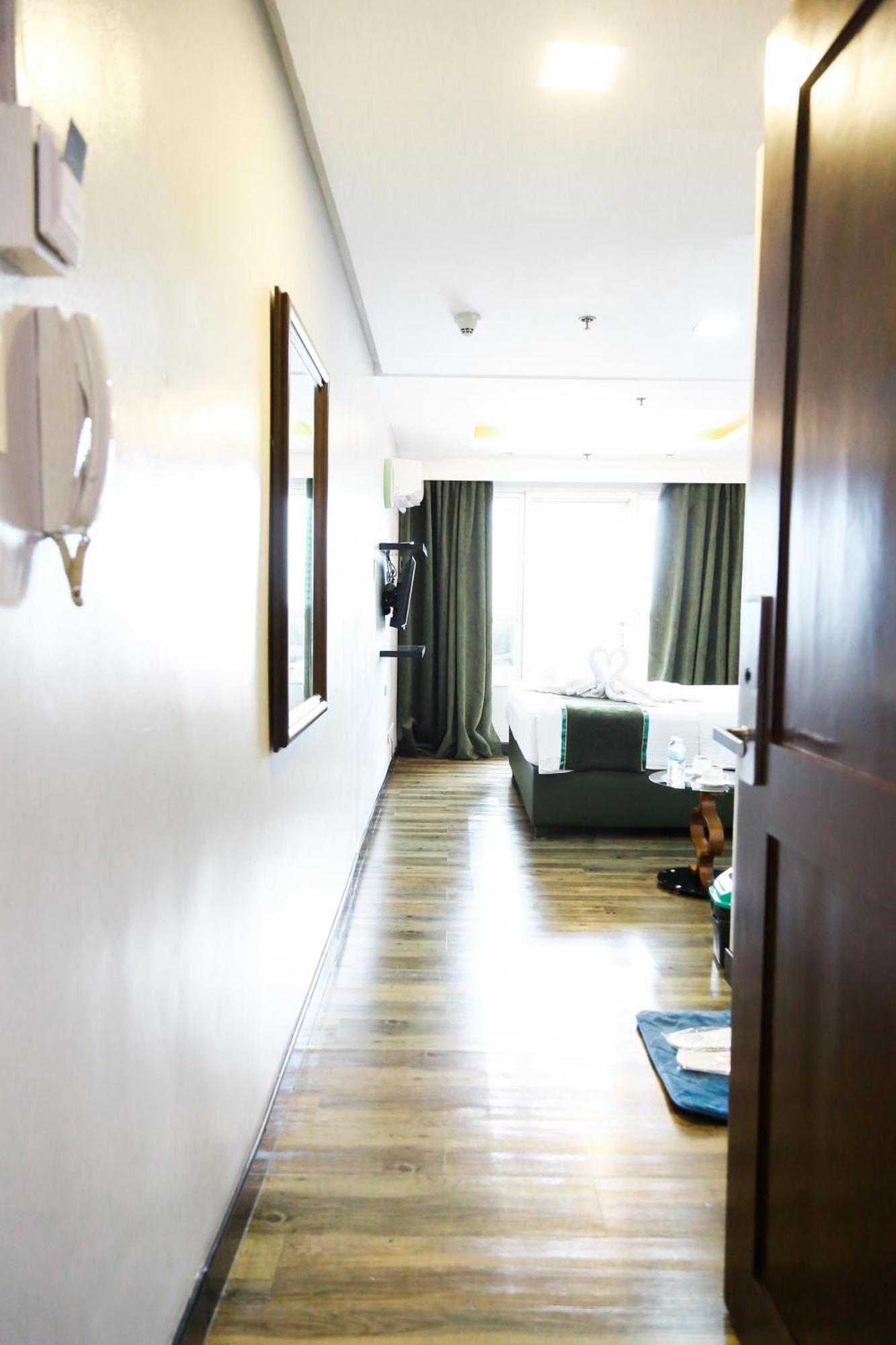 Pacific Bay Grand Suites Manila Exteriör bild