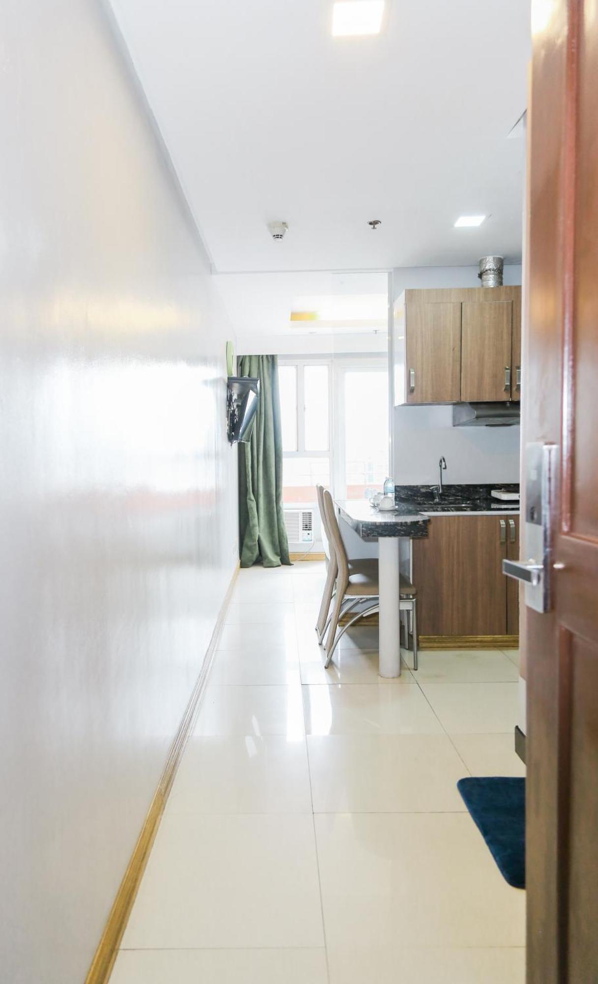 Pacific Bay Grand Suites Manila Exteriör bild