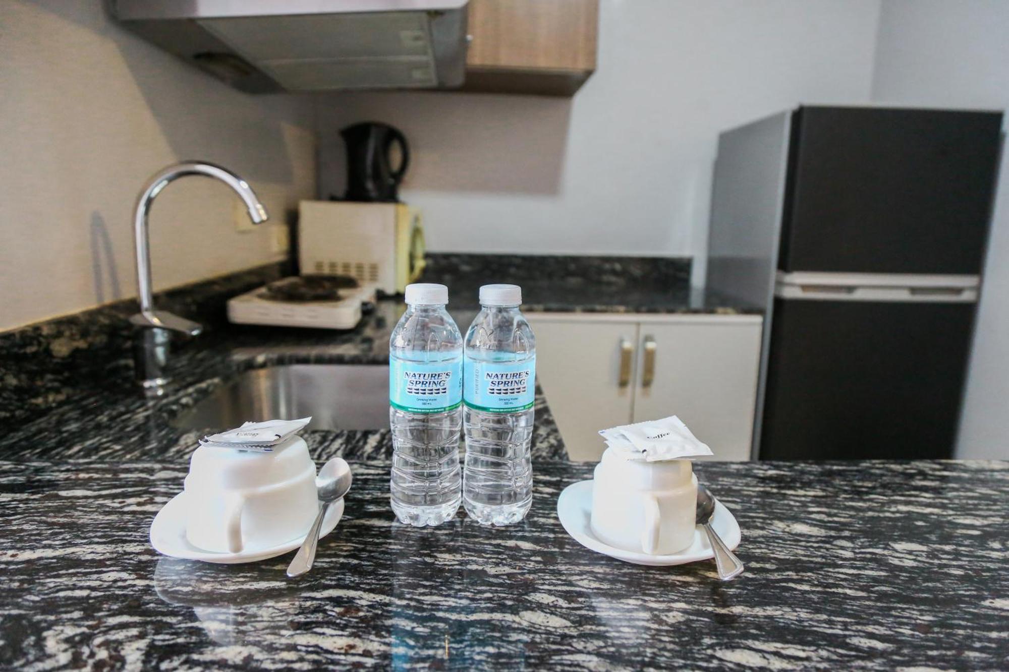 Pacific Bay Grand Suites Manila Exteriör bild